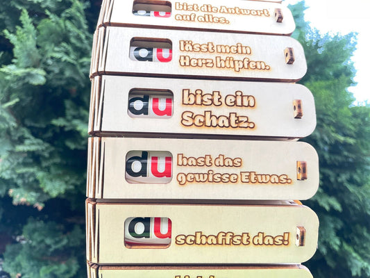 Geschenkbox mit Duplo Schokoriegel in gravierter Holzbox „Du hast das gewisse Etwas“