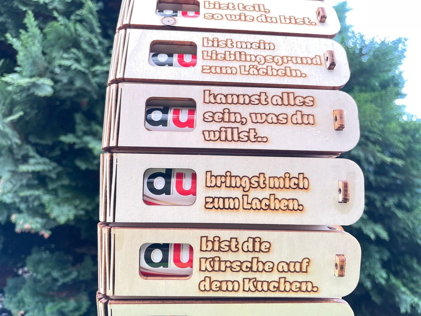 Geschenkbox „Du bringst mich zum Lachen“ gravierte Holzbox mit Duplo Schokoriegel als liebevolle Überraschung