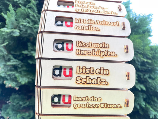 Gravierte Holz-Geschenkbox „Du bist ein Schatz“ mit Duplo Überraschung innen