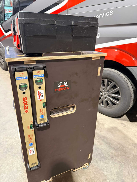L Boxx Rollcontainer aus Holz mit erweiterbaren Halterungen und Organizer für Werkzeuge