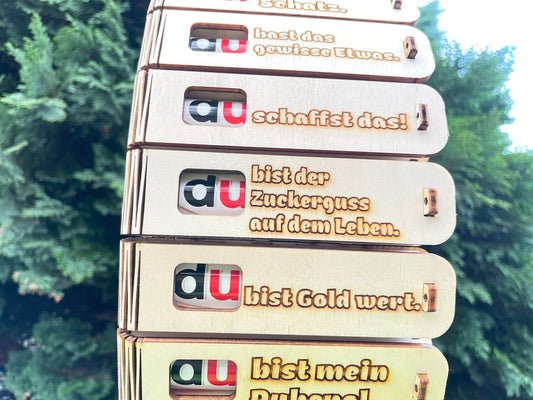 Gravierte Holz-Geschenkbox mit Duplo und Zuckerguss auf dem Leben Schriftzug