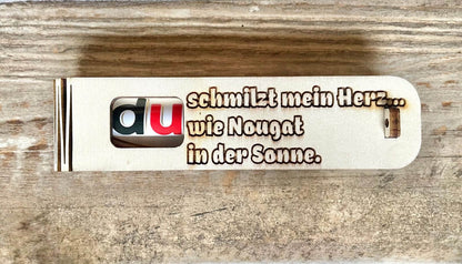 Elegante Holzgeschenkbox mit gravierter Botschaft „Das schmilzt mein Herz“ und Duplo als stilvolle Duplo Geschenkidee