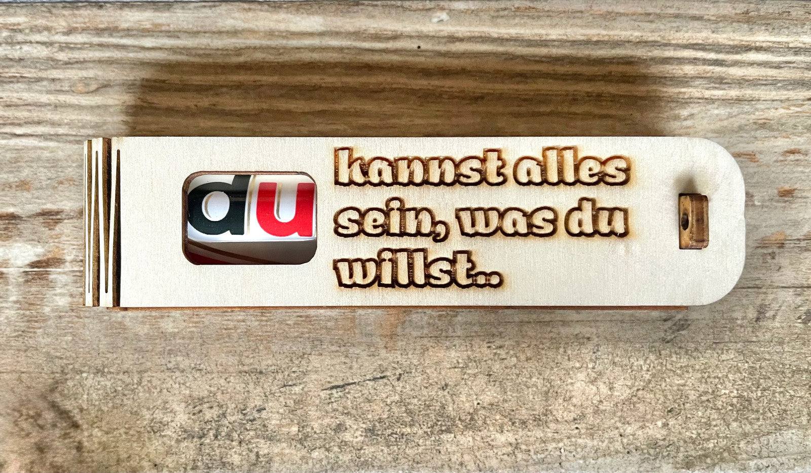 Kreatives Präsent Holzbox mit gravierter Motivationsbotschaft und Duplo Überraschung