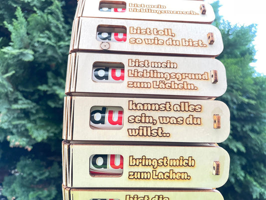 Kreatives Präsent Holzgeschenkbox mit inspirierender Gravur und Duplo Überraschung