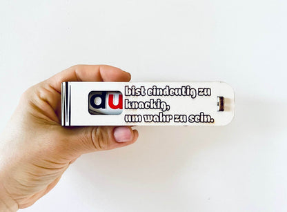 Gravierte Holz-Geschenkbox mit humorvoller Botschaft und Duplo Schokoriegel als Überraschung mit Gefühl