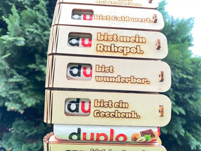 Duplobox „Du bist wunderbar“ Holzgeschenkbox mit gravierter Botschaft und Duplo Genussmoment