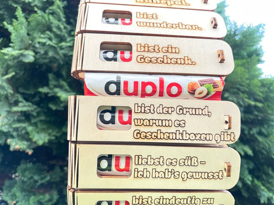 Geschenkbox Holz mit humorvoller Gravur und Duplo Schokoriegel in eleganter Holzbox