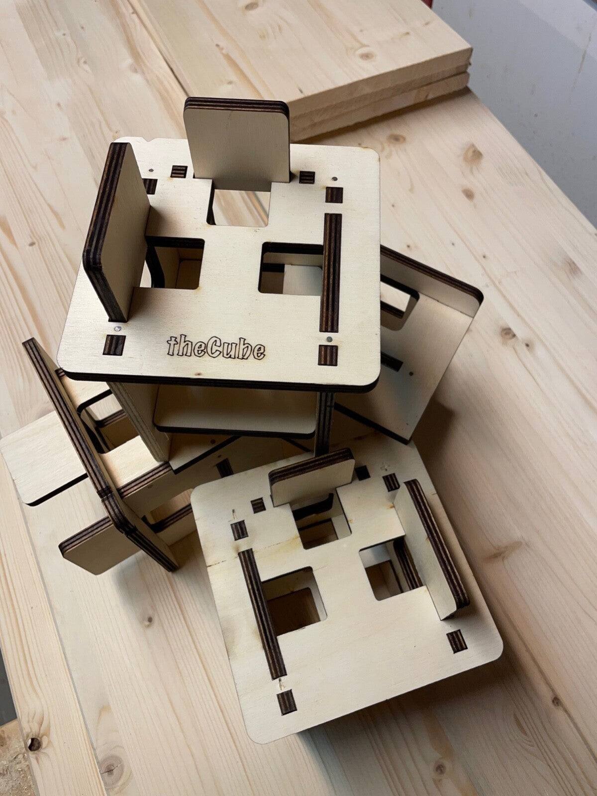 Montagewürfel-Set aus Holz für präzise Möbelmontage mit vier Würfeln und Montageanleitung