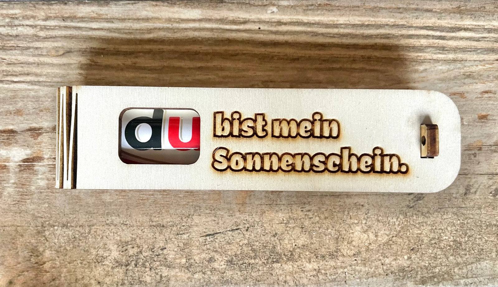 Gravierte Holz-Geschenkbox mit Duplo Schokoriegel und liebevollem Duplo Sprüche „Du bist mein Sonnenschein“