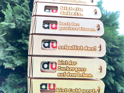 Gravierte Holzgeschenkbox „Du schaffst das“ mit Duplo mit Herz als liebevolle Überraschung
