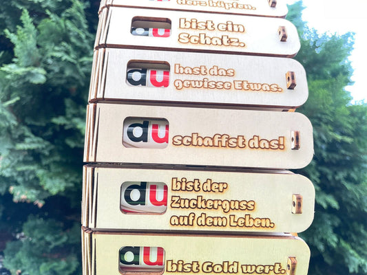 Gravierte Holzgeschenkbox „Du schaffst das“ mit Duplo mit Herz als liebevolle Überraschung