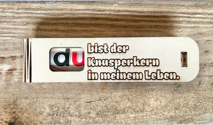 Holzgeschenkbox mit gravierter Botschaft und Duplo Schokoriegel als süße Duplo Geschenkbox Überraschung