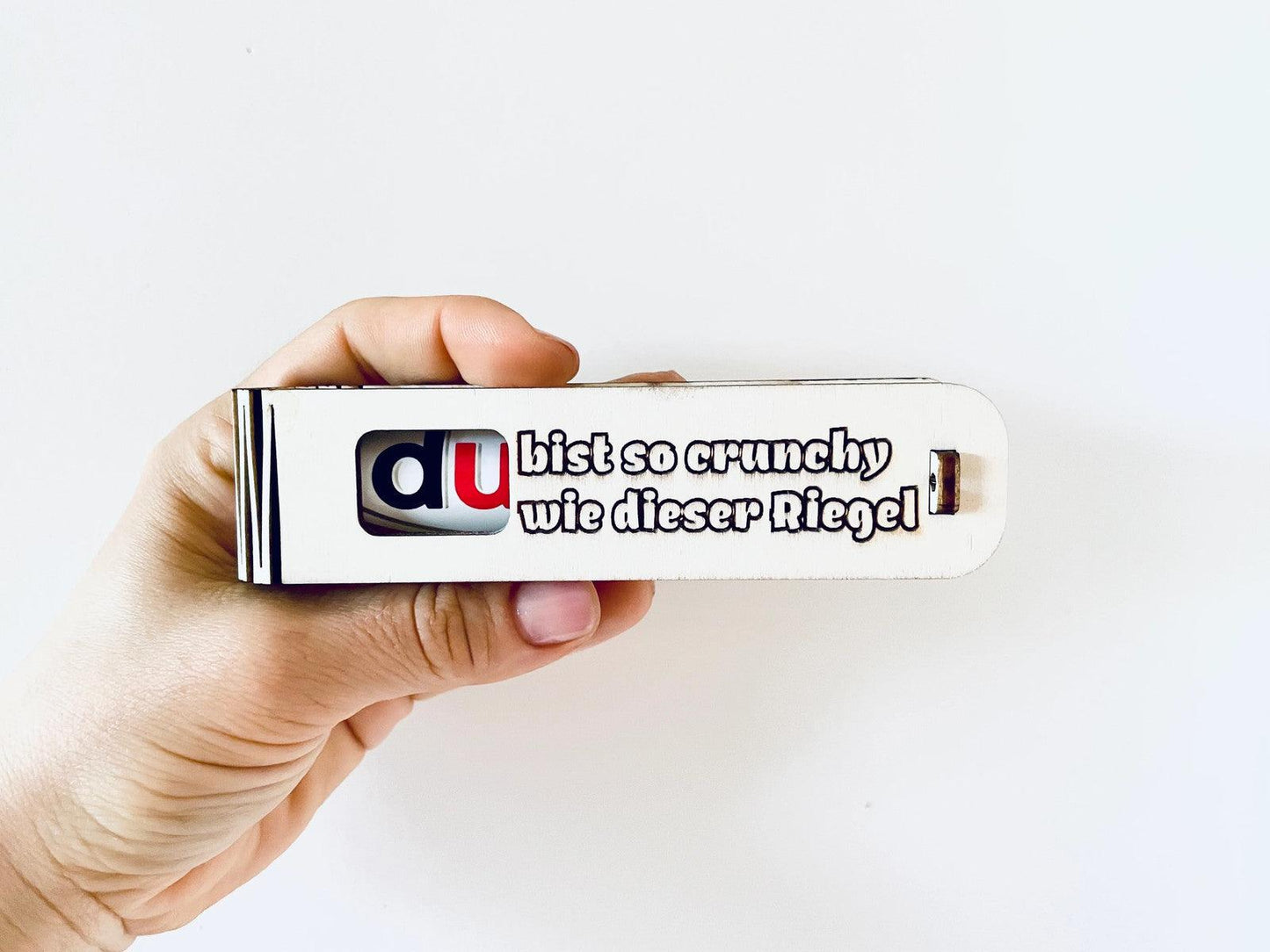 Geschenkbox Du bist so crunchy mit gravierter Holzbox und Duplo Schokoriegel als humorvolle Überraschung