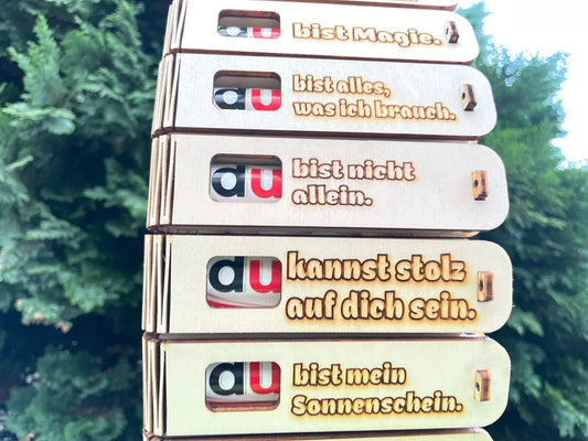 Holzgeschenkbox „Du bist nicht allein“ mit Duplo als Überraschung mit Gefühl