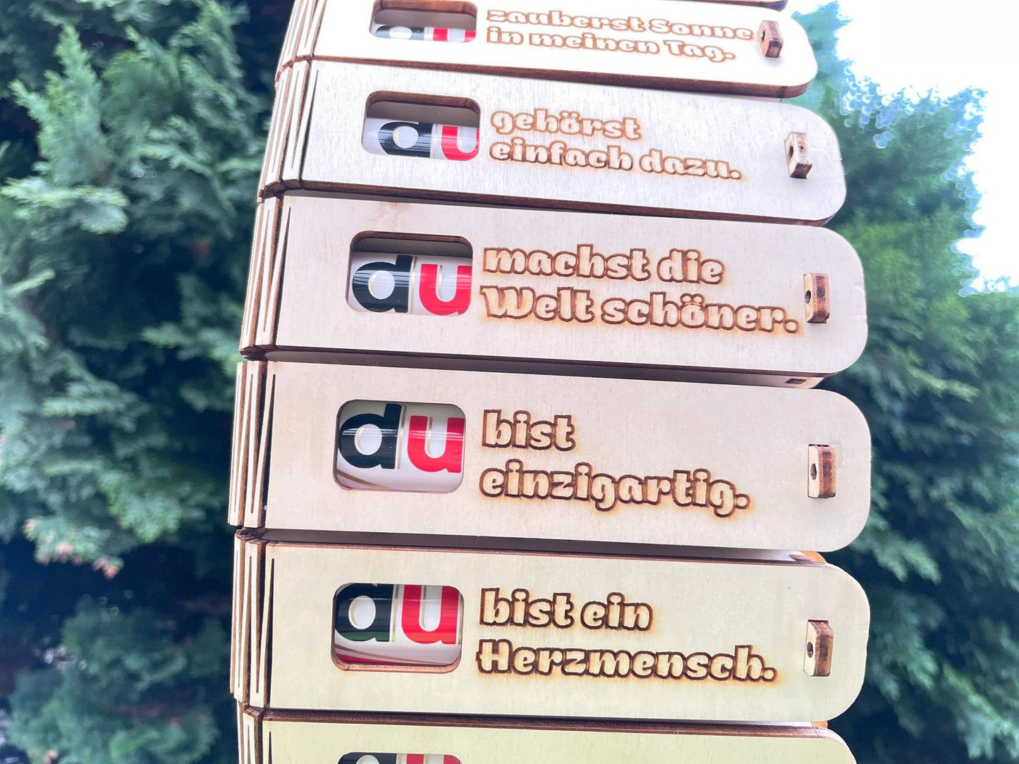 Gravierte Holz-Geschenkbox "Du bist einzigartig" mit Duplo Schokoriegel, elegante Lasergravur, besondere Wertschätzungsgeschenk