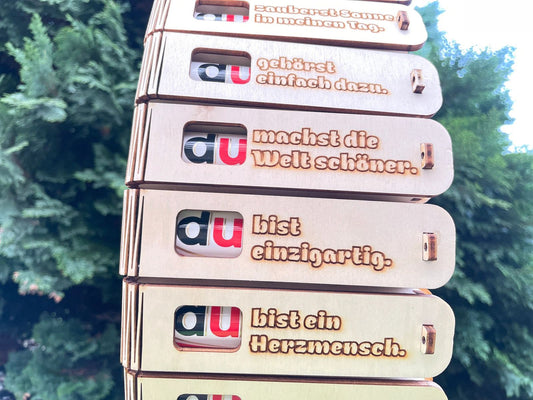Gravierte Holz-Geschenkbox "Du bist einzigartig" mit Duplo Schokoriegel, elegante Lasergravur, besondere Wertschätzungsgeschenk