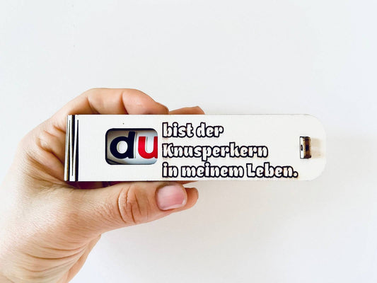 Gravierte Duplo Geschenkbox aus Holz mit süßer Botschaft und Duplo Schokoriegel innen