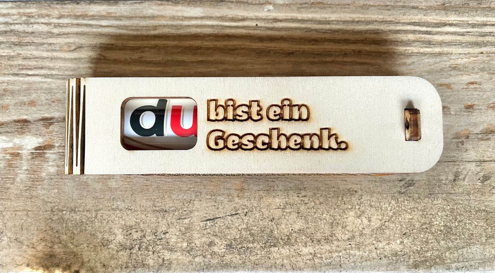 Holz Geschenkbox Du bist ein Geschenk mit persönlicher Botschaft und Die schönste Praline