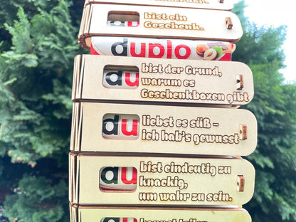 gravierte Duplo Geschenkbox aus Holz mit Duplo Schokoriegel und süßer Botschaft