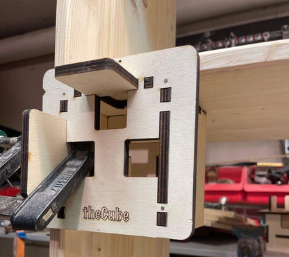 Montagewürfel-Set aus Holz für präzise Möbelmontage mit 4 Würfeln und Montageanleitung