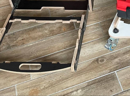 Hoher Rollcontainer mit Schubladen und integrierter Fräsvorrichtung, 120 cm Korpushöhe, modular verbindbar, Werkstattmöbel