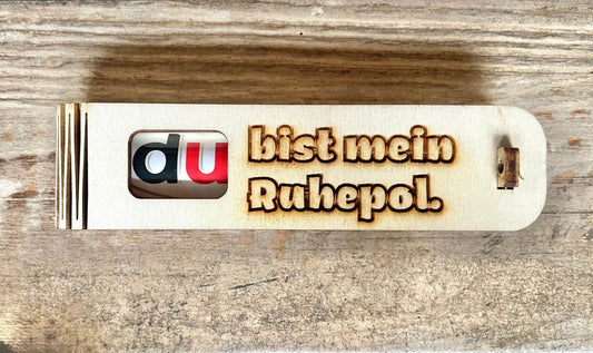 Stilvolle Holzgeschenkbox „Du bist mein Ruhepol“ mit liebevoller Gravur und Duplo als süße Überraschung