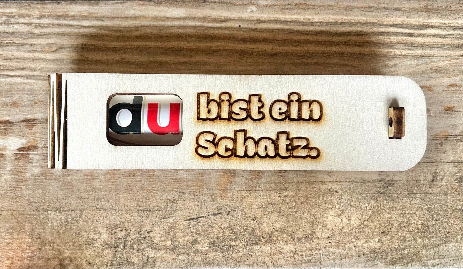 Gravierte Holzgeschenkbox "Du bist ein Schatz" mit Duplo Überraschung innen