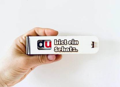 Gravierte Holzgeschenkbox „Du bist ein Schatz“ mit Duplo Überraschung innen