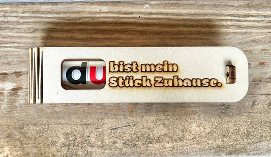Stilvolle gravierte Holz-Geschenkbox „Du bist mein Stück Zuhause“ mit Duplo Schokoriegel