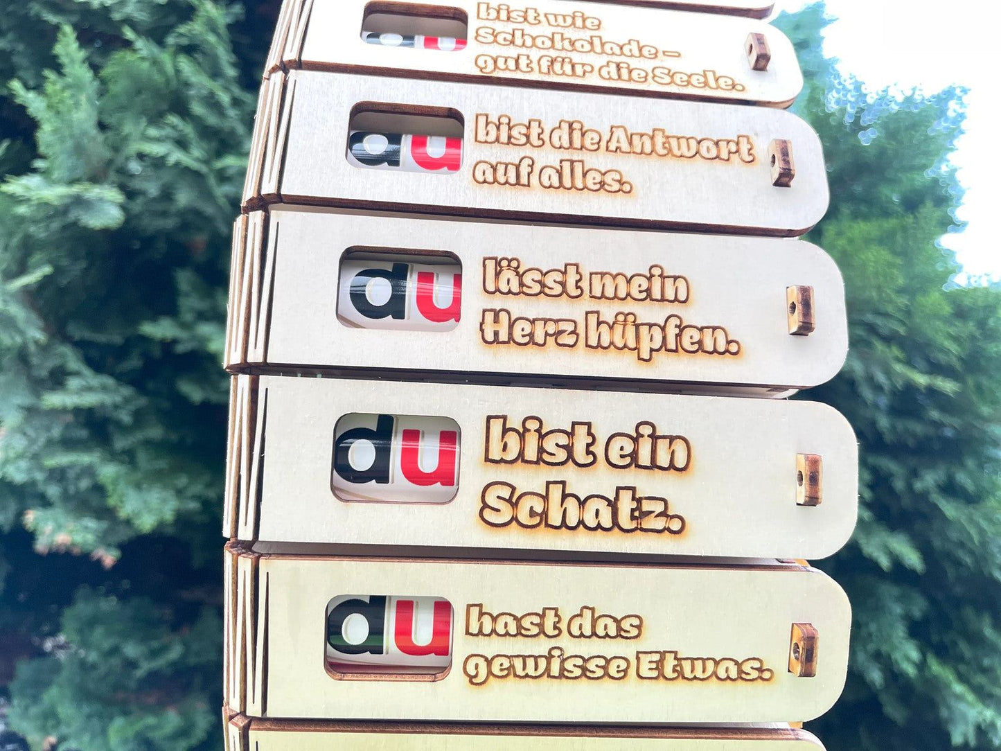 Gravierte Holz-Geschenkbox „Du bist ein Schatz“ mit Duplo Überraschung innen