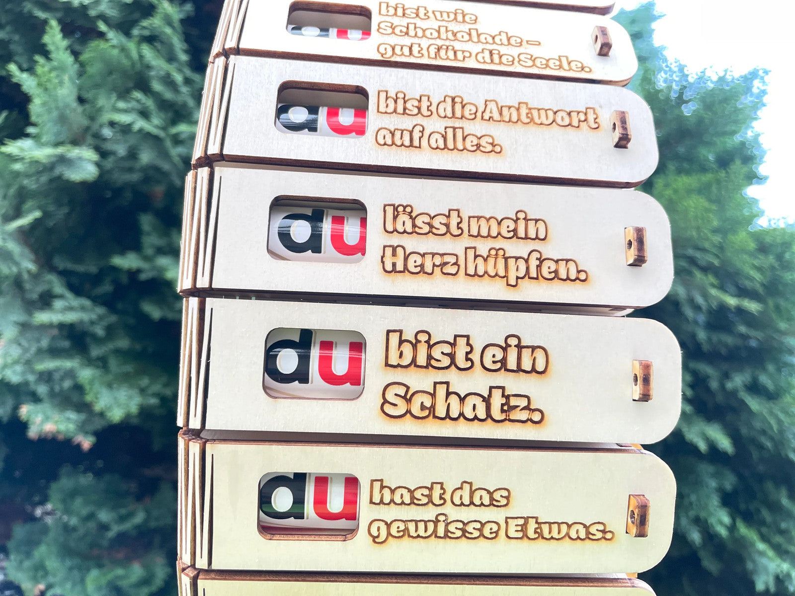 Gravierte Holz-Geschenkbox „Du bist ein Schatz“ mit Duplo Überraschung innen