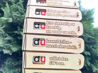 Holzgeschenkbox mit Gravur „Du kannst teilen musst aber nicht“ und Duplo als süße Überraschung