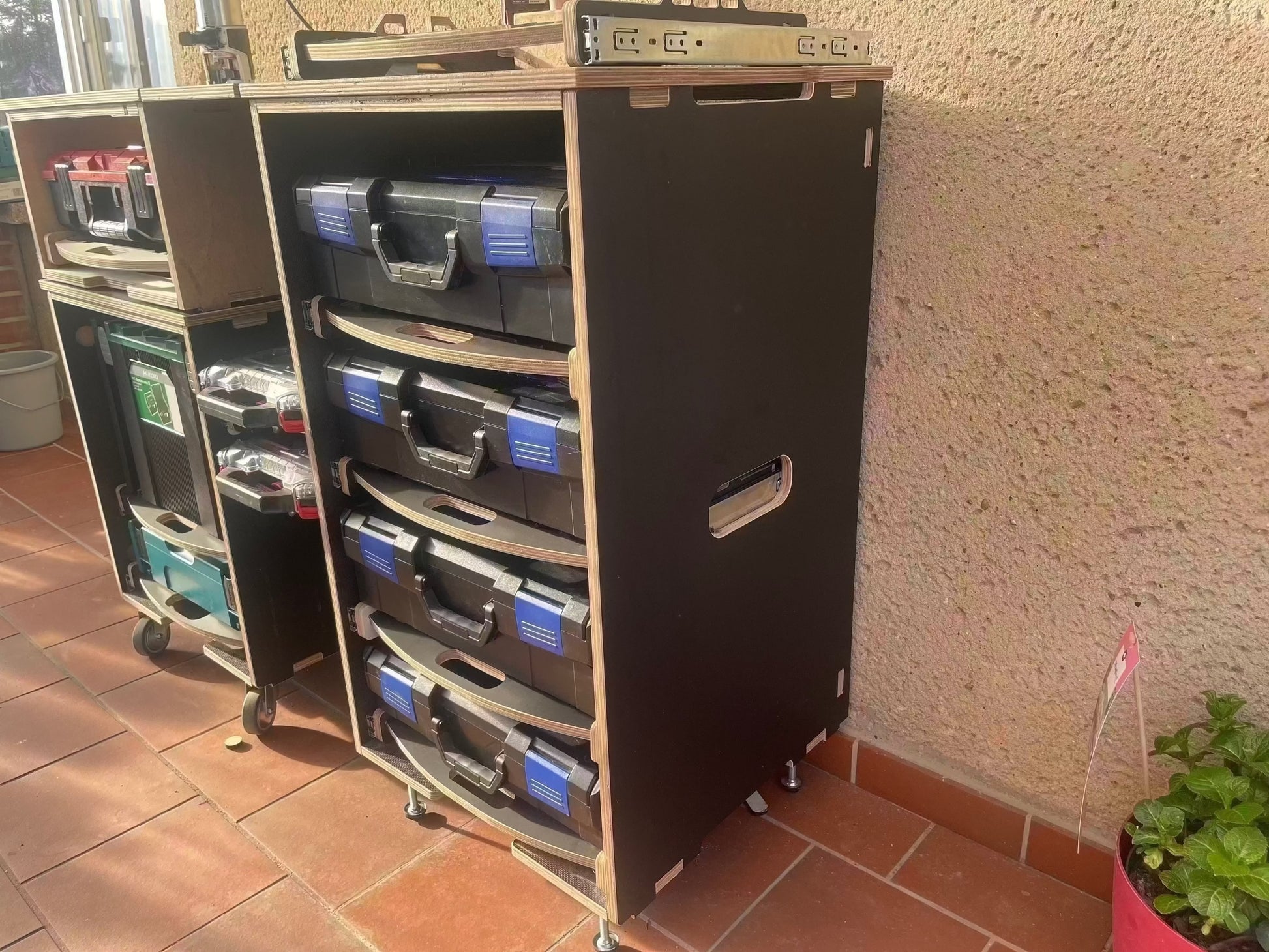 Bosch L-BOXX Rack 120 cm mit Schubladen und integrierter Fräsvorrichtung für Werkzeuge und Systemboxen