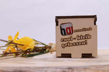 Hanuta Geschenkbox aus Holz mit graviertem Spruch und original Hanuta Schokolade