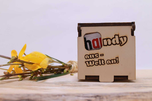Hanuta Geschenkbox mit inspirierendem Spruch in nachhaltiger Holzbox für Achtsamkeit und Genuss