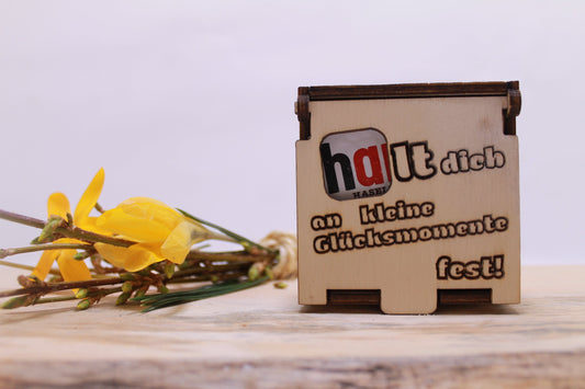 Geschenkbox mit Hanuta in gravierter Holzbox mit inspirierendem Spruch als süße Motivationsidee